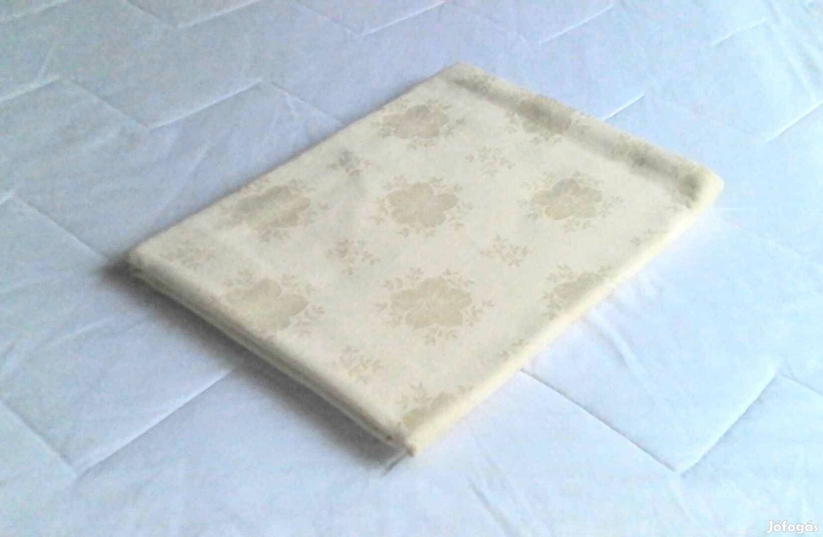 Szép sárga virágmintás pamut damaszt abrosz terítő, 125 x 125