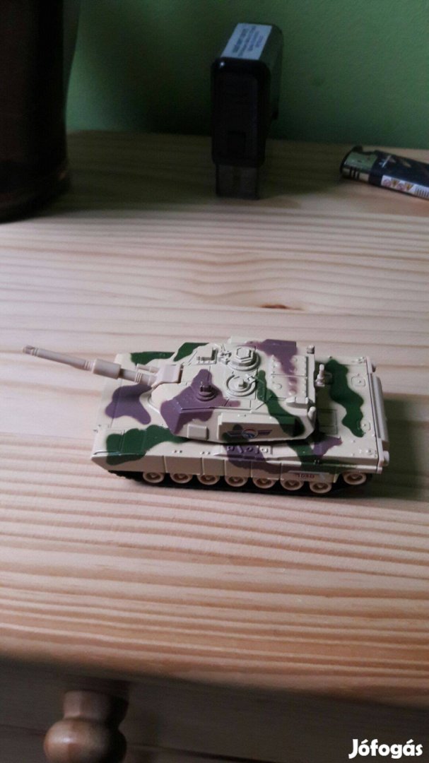 Szép tank makett eladó. Személyesen veheti át. Karc/hiba nélkül