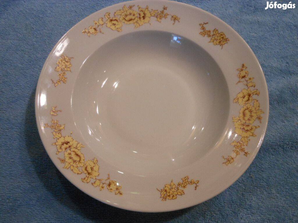 Szépséges alföldi porcelán vadi új mélytányér 1db