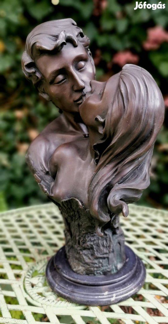 Szerelmes pár - bronz szobor