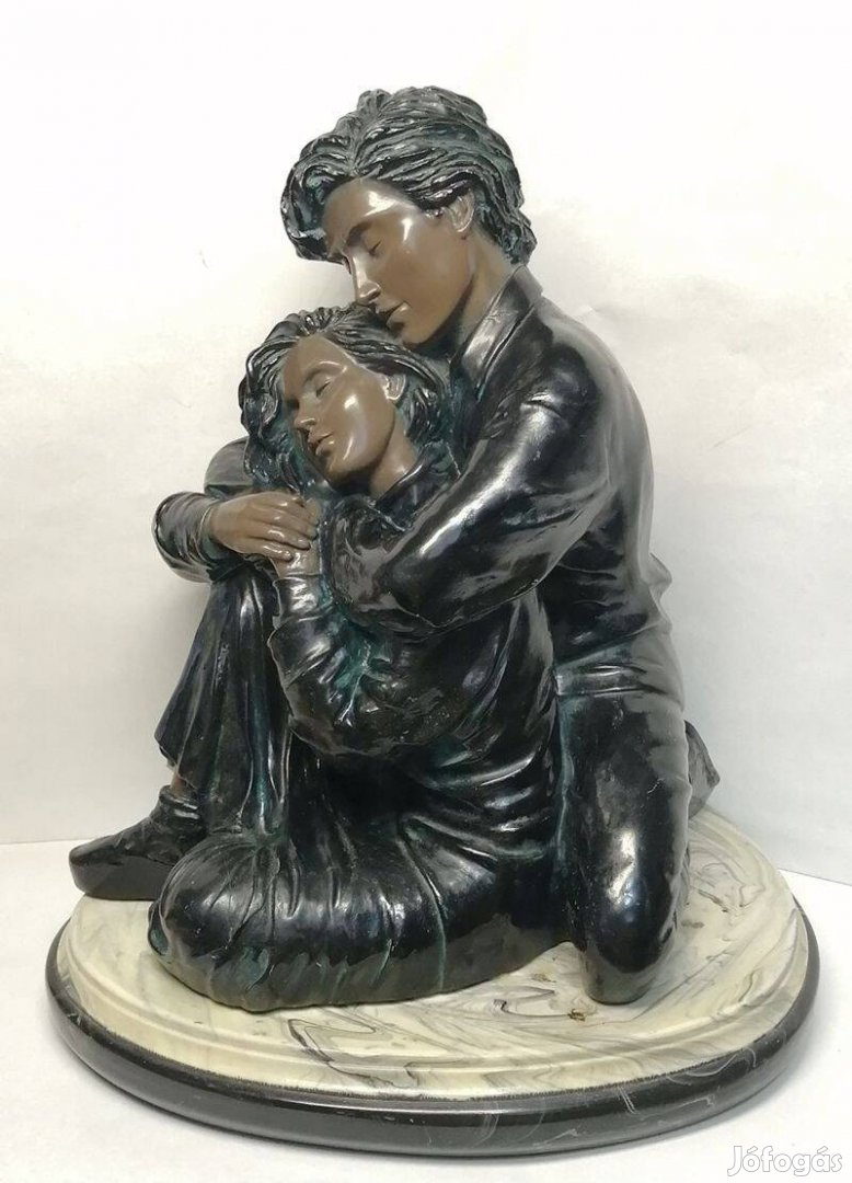 Szerelmesek. Modern zsírkő szobor szignatúrával. Egyedi