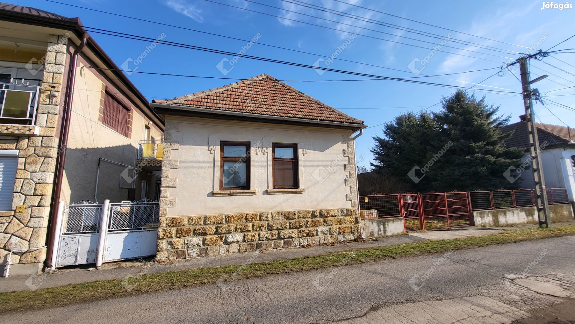 Szerencsen kiváló állapotú 75 m2-es családi ház 906 m2-es telken eladó