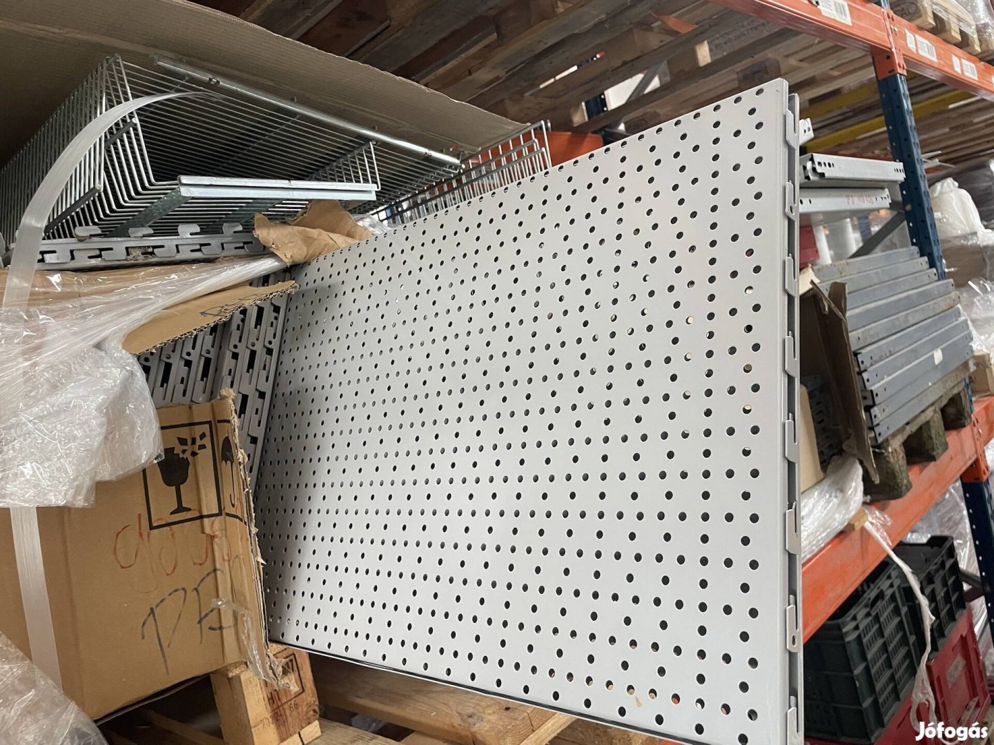 Szerszám fal 20 db akasztóval,100x40 cm  ezüst szürke 30 db eladó