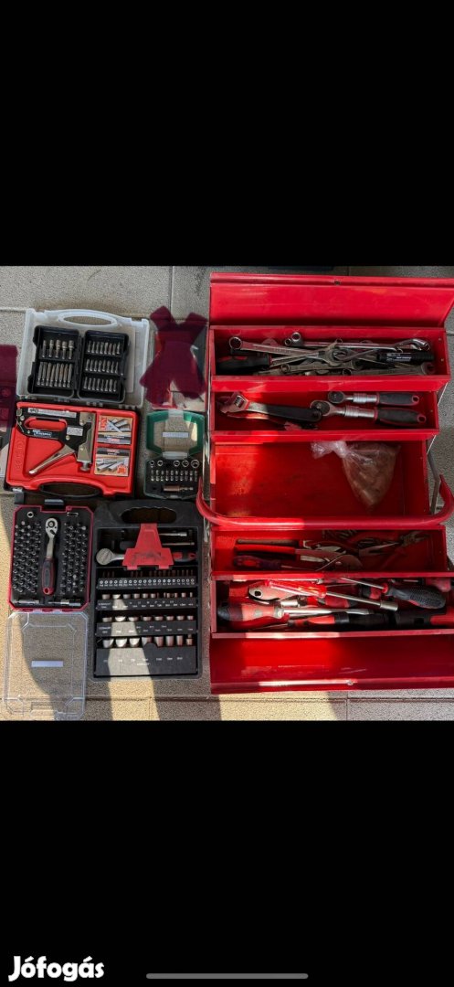 Szerszámok dugókulcs bit fejek csavarhúzó stb egyben!