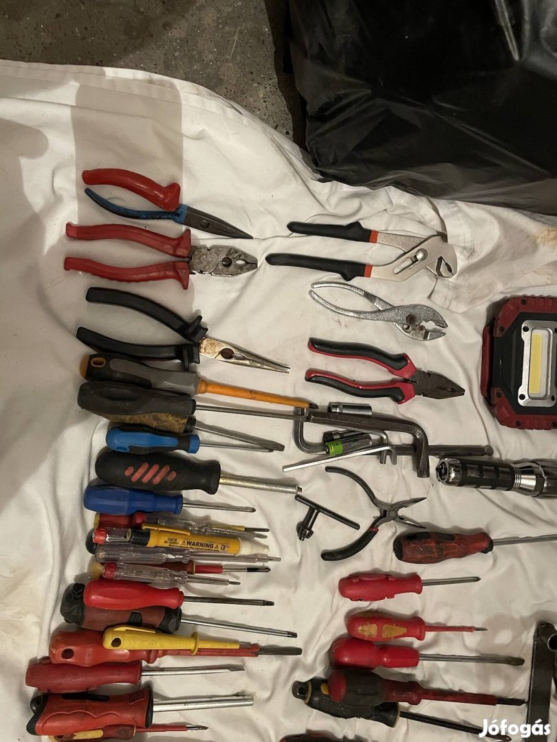 Szerszámok egyben