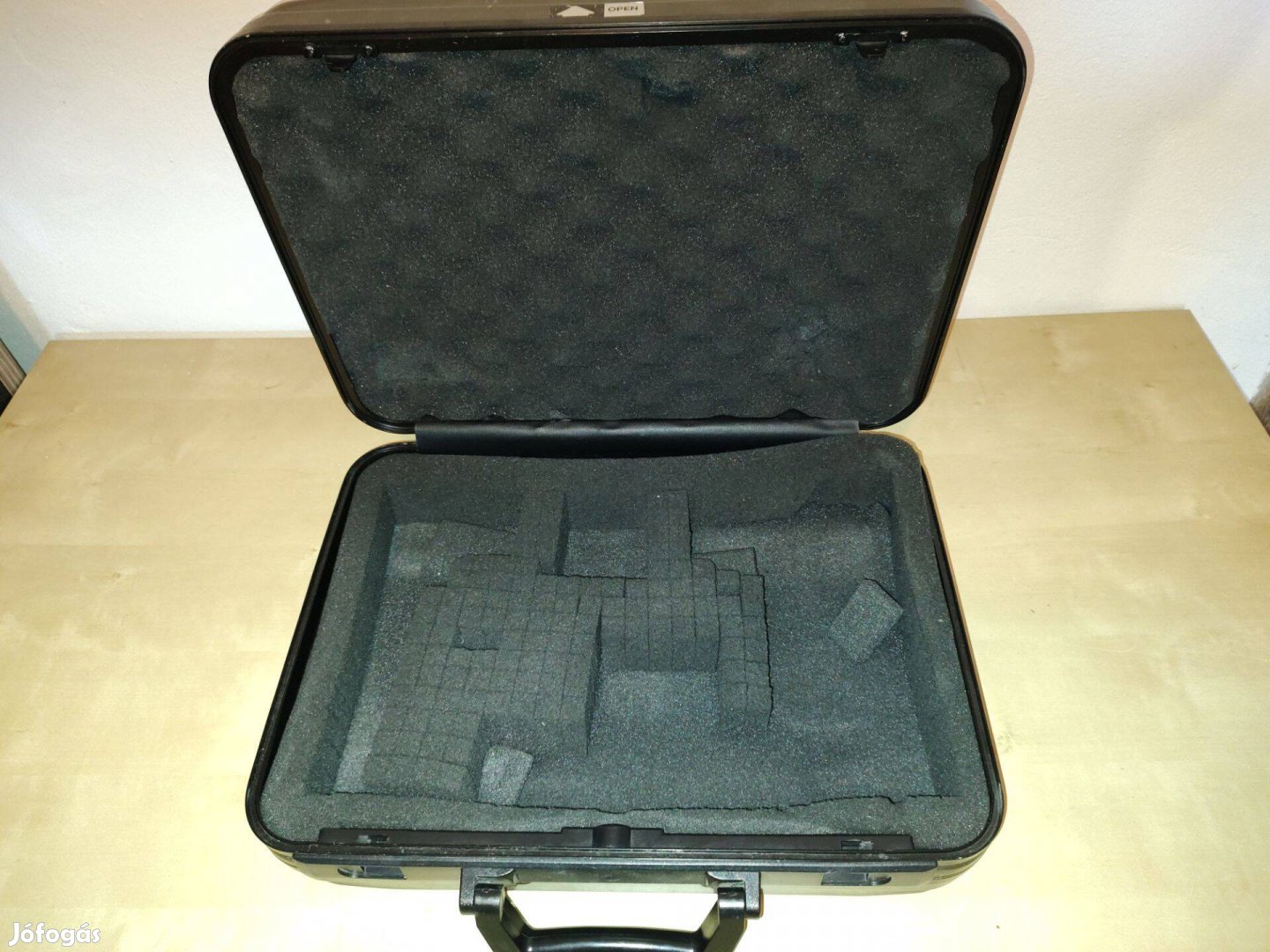 Szerszámos láda, hordtáska elektronikához 43x31x16cm bruttó méret