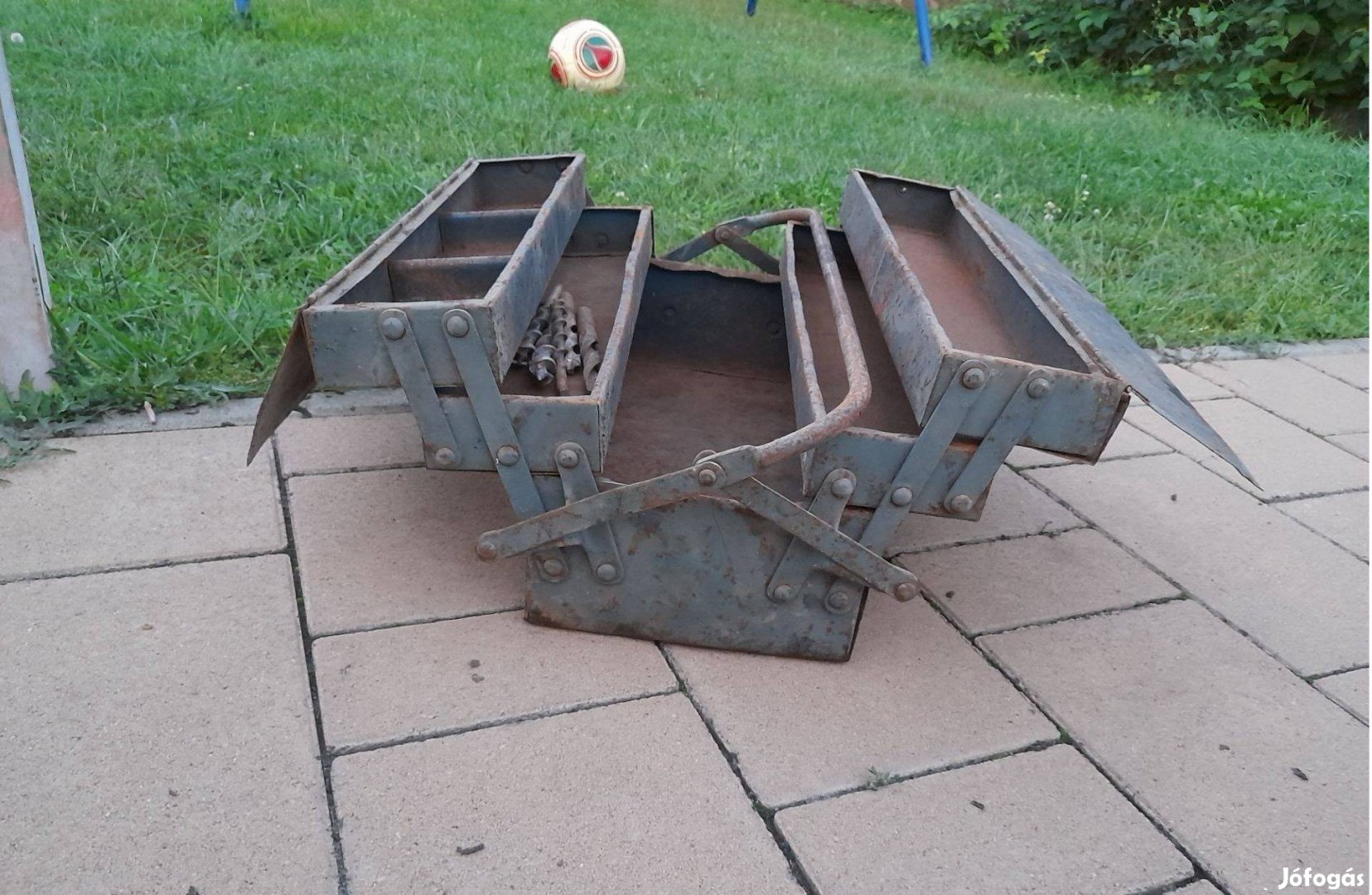 Szerszámos láda taroló fémből felújítandó virágtartó?