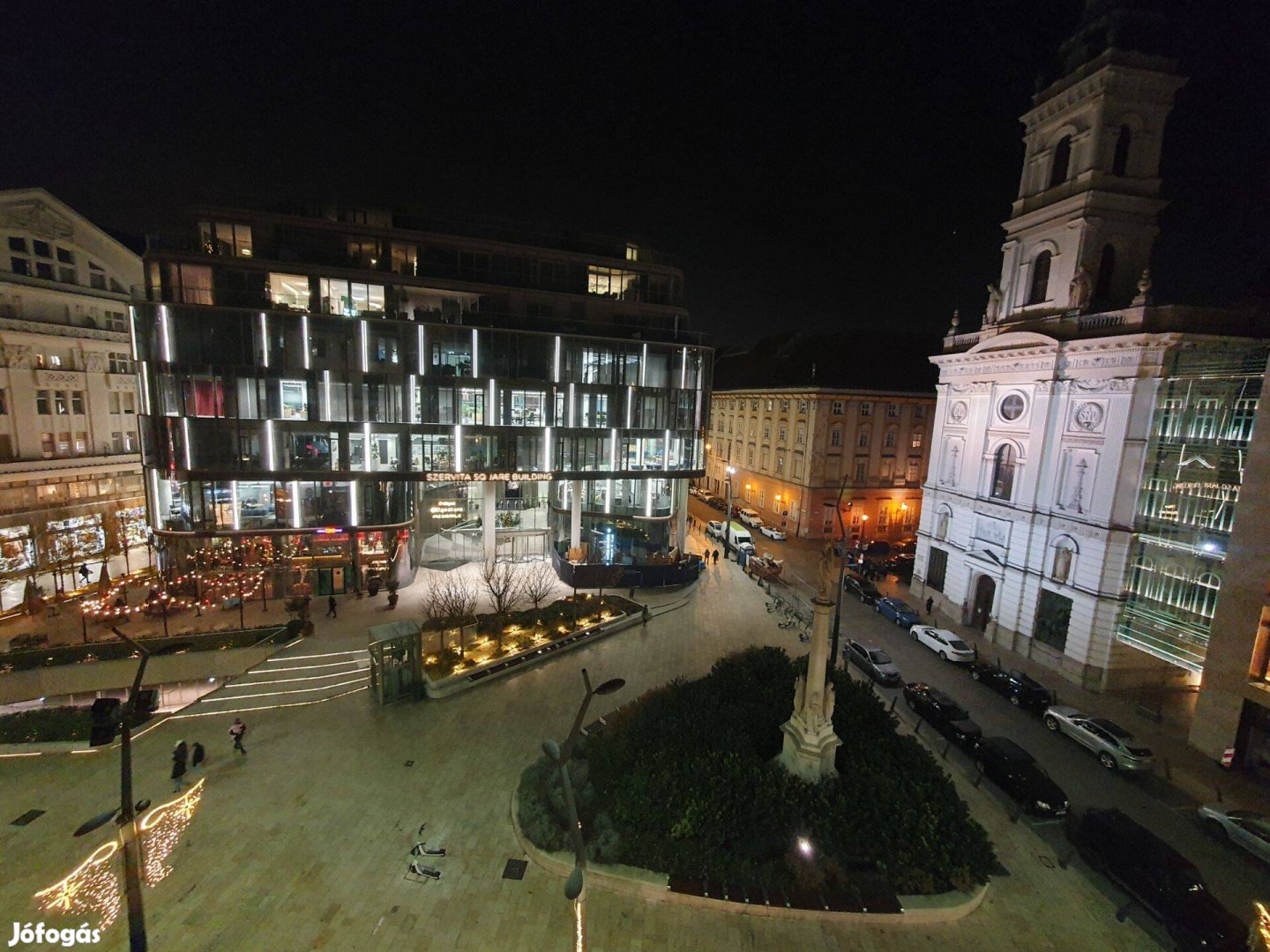 Szervita térre néző panorámás, felső szinti felújított lakás