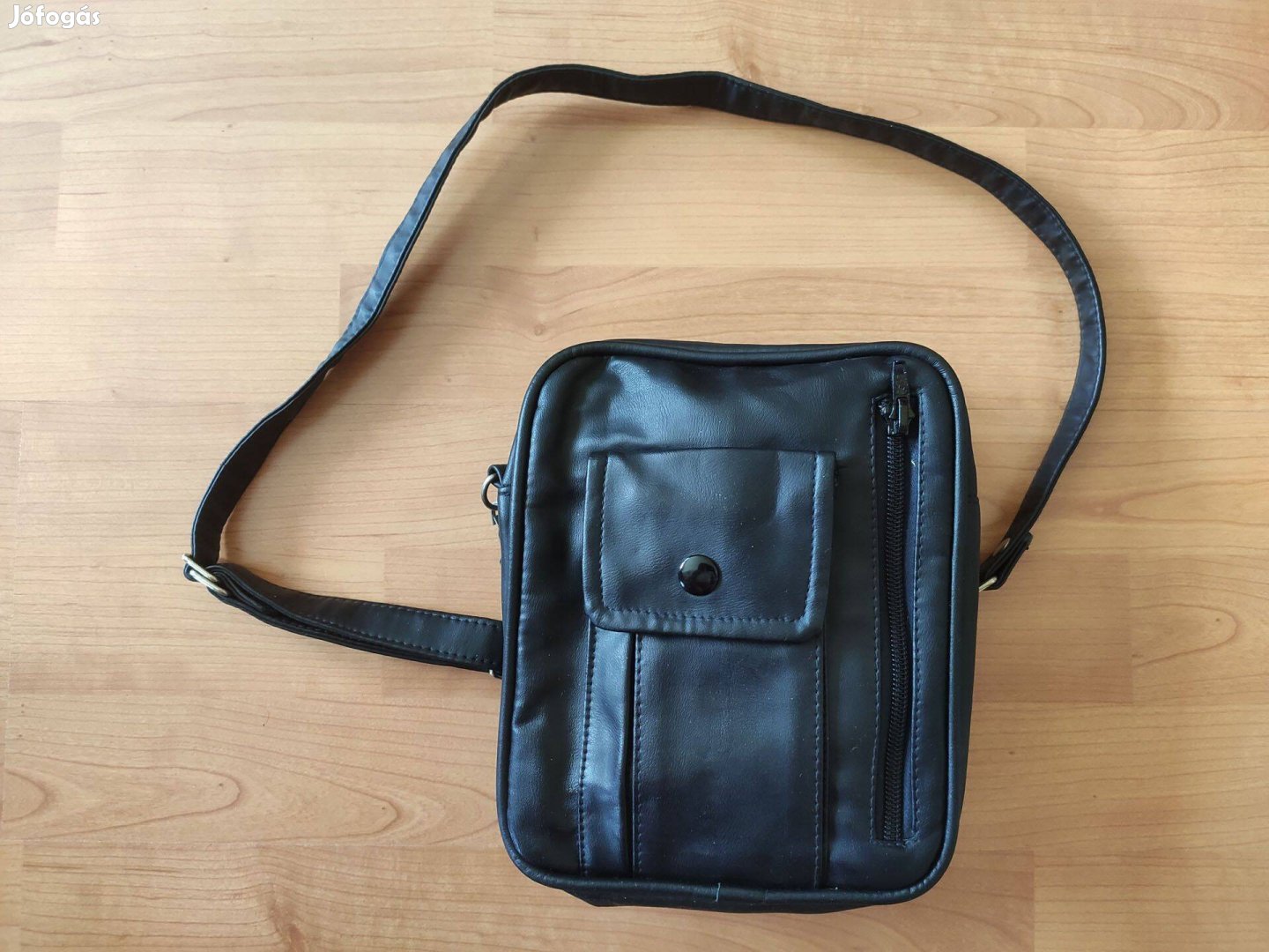 Szétnyitható fekete oldaltáska