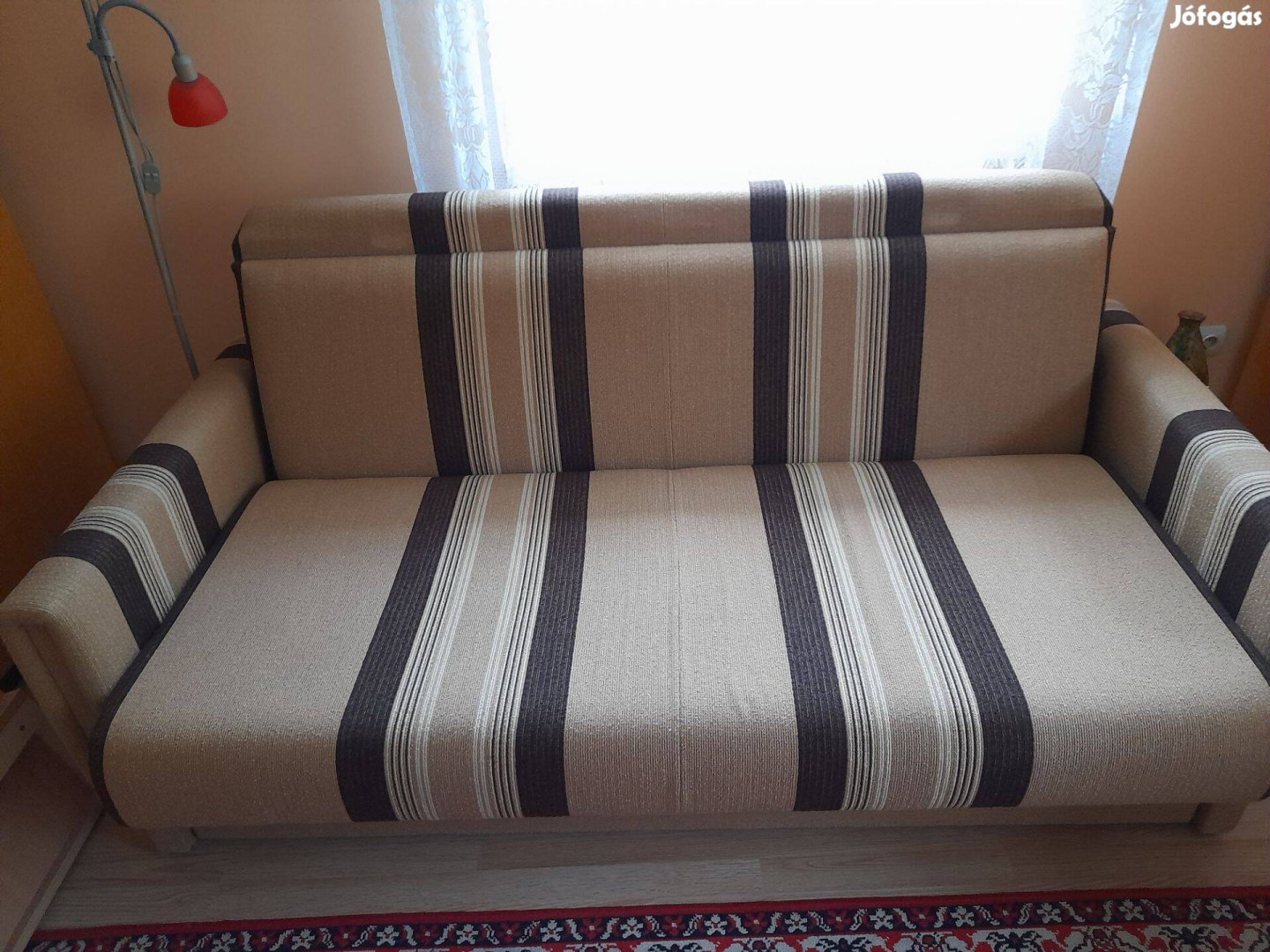 Szétnyitható kanapé eladó!