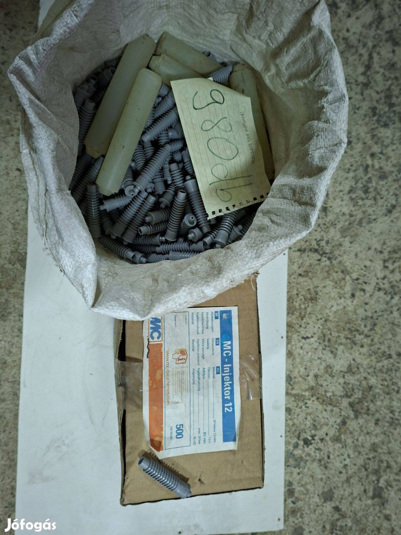 Szigetelő műanyag pakker 12 mm