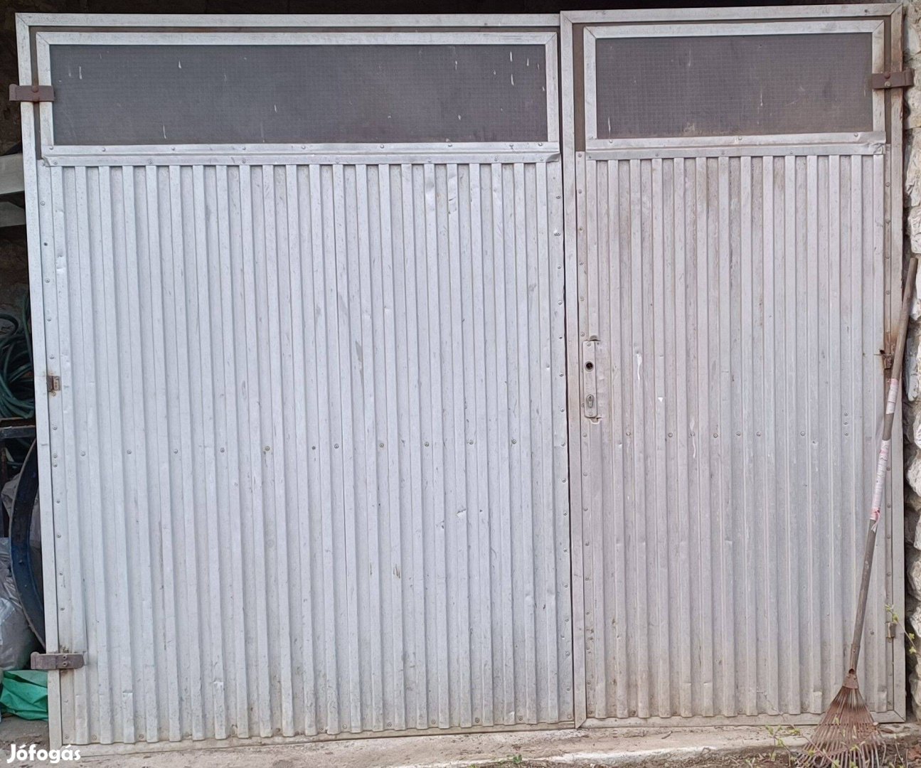 Szigetelt garázsajtó