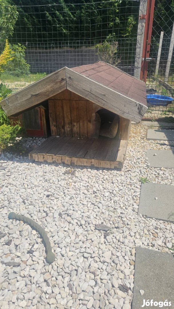 Szigetelt kutyaház felnyitható tetővel