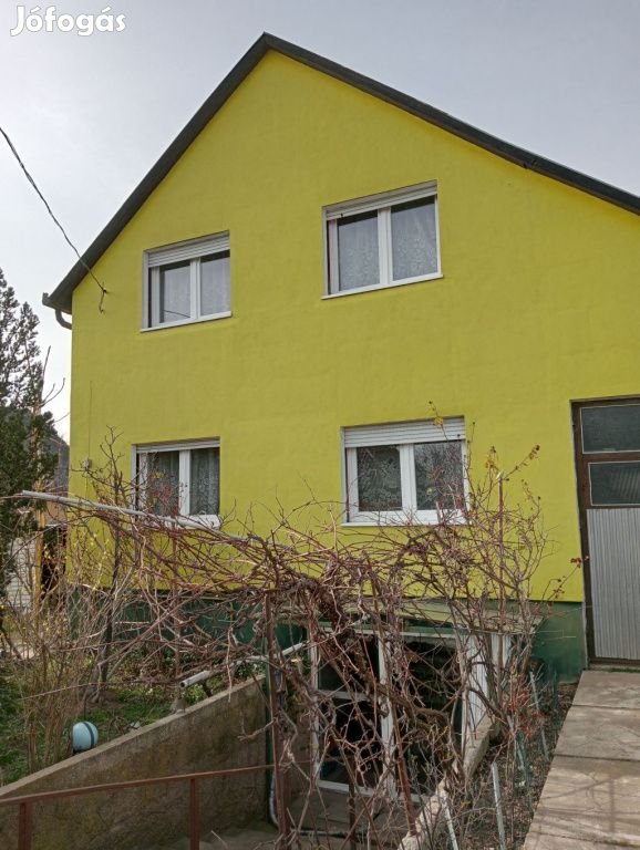Szigethalom, Kolozsvári közeli utca, 204 m2-es, 2 generációs, családi