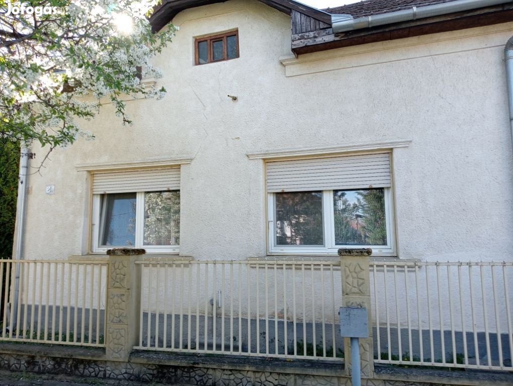 Szigetszentmárton, Kossuth Lajos közeli utca, 88 m2-es, családi ház