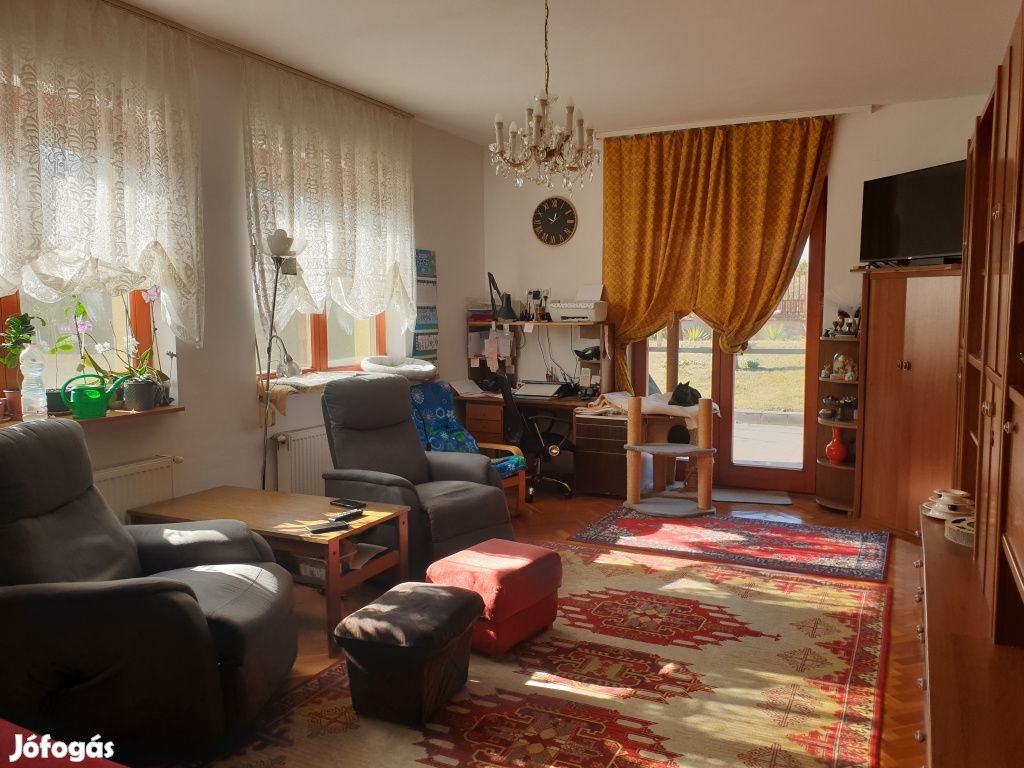 Szigetszentmiklós, Kertvárosban, 200 m2-es, családi ház, 6 szobás