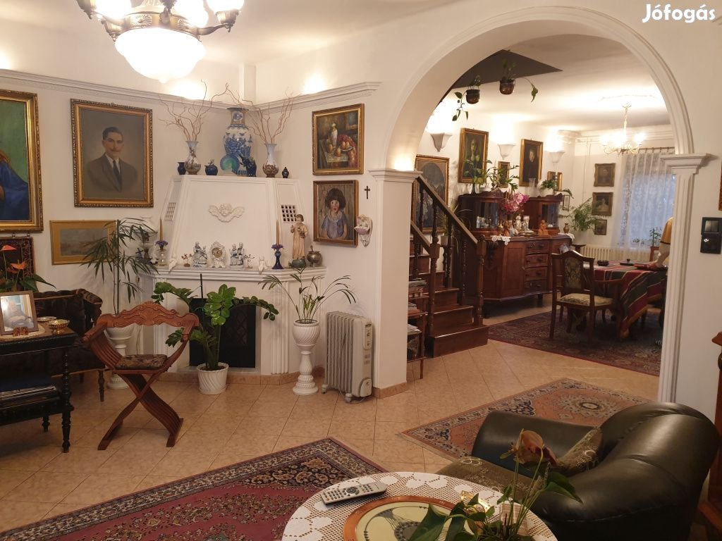 Szigetszentmiklós, Kolozsvári utca, 230 m2-es, sorház, 6 szobás
