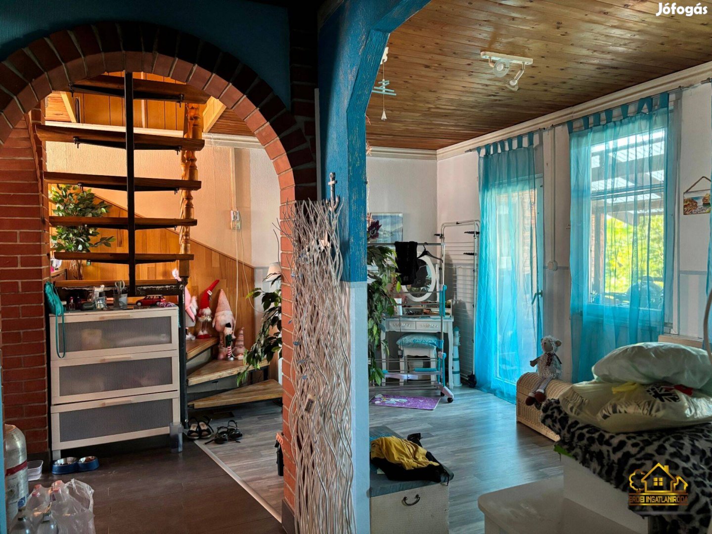 Szigetszentmiklóson 2 szoba nappalis ikerházfél szuterénnel!