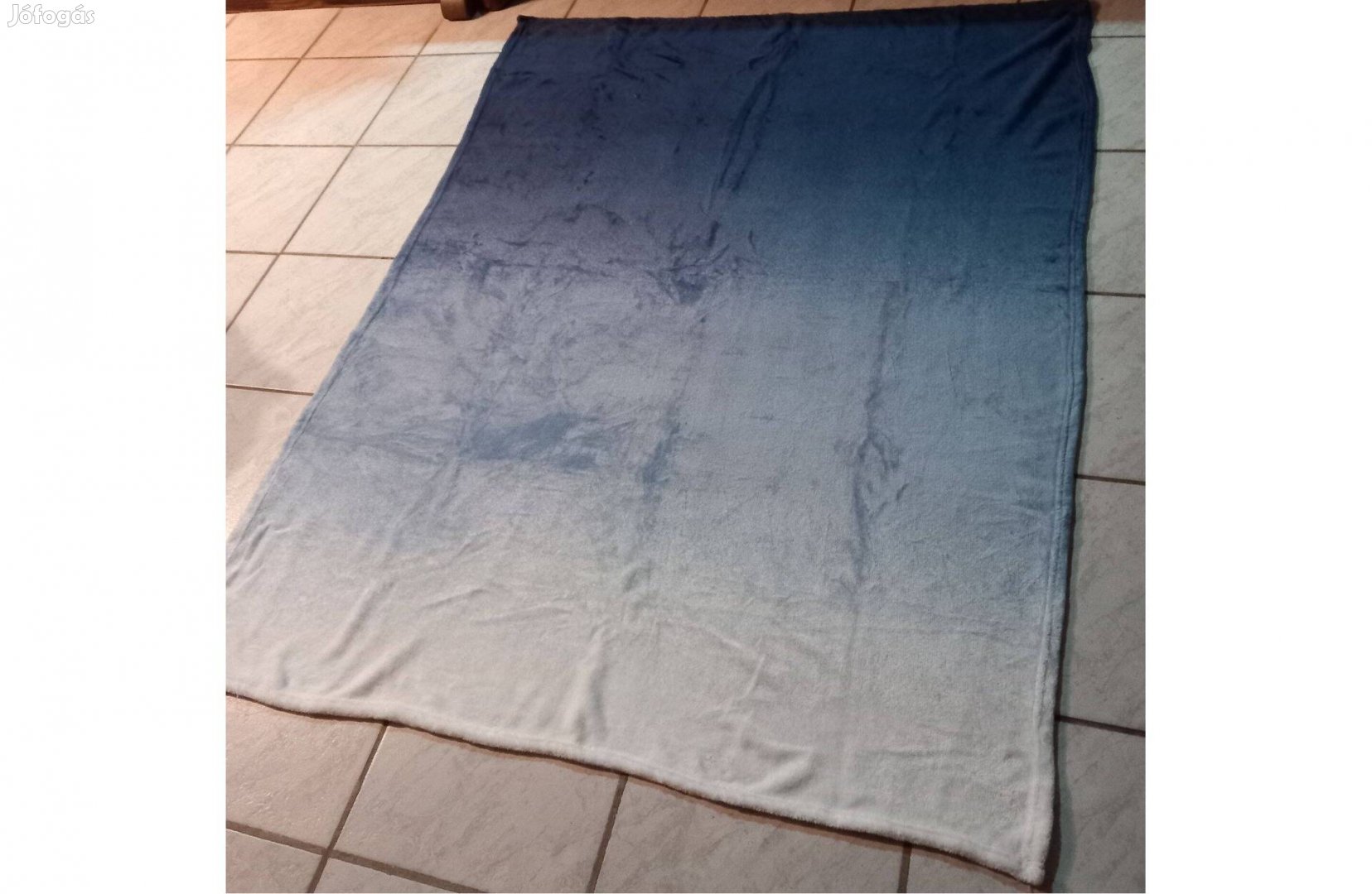 Színátmenetes plüss takaró (kék-fehér) 170 x 130 cm - Új