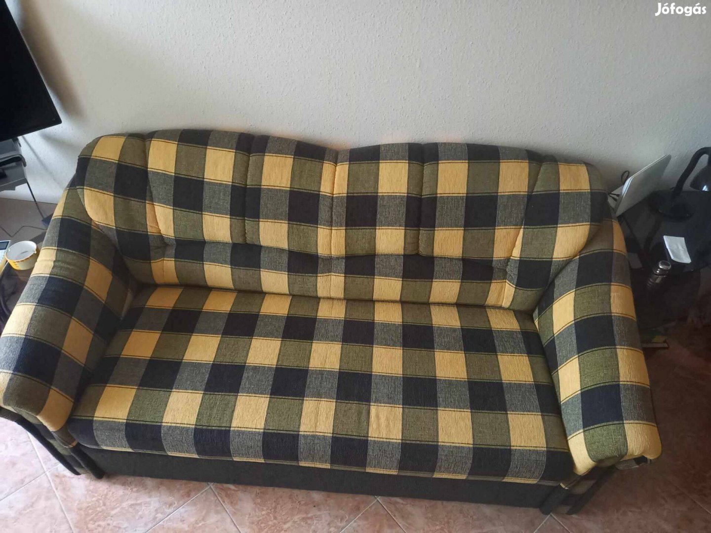 Színes (fekete sárga kockás) kihúzható kanapé