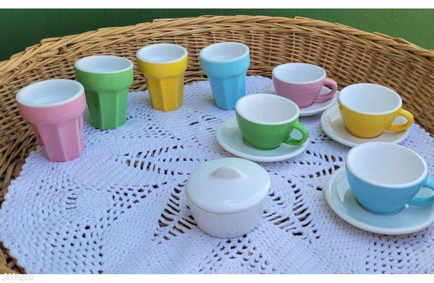 Színes porcelán játék teás készlet