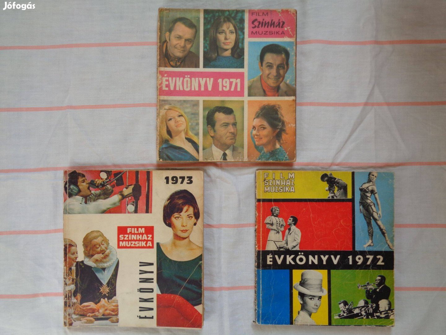Szinházi évkönyvek eladó