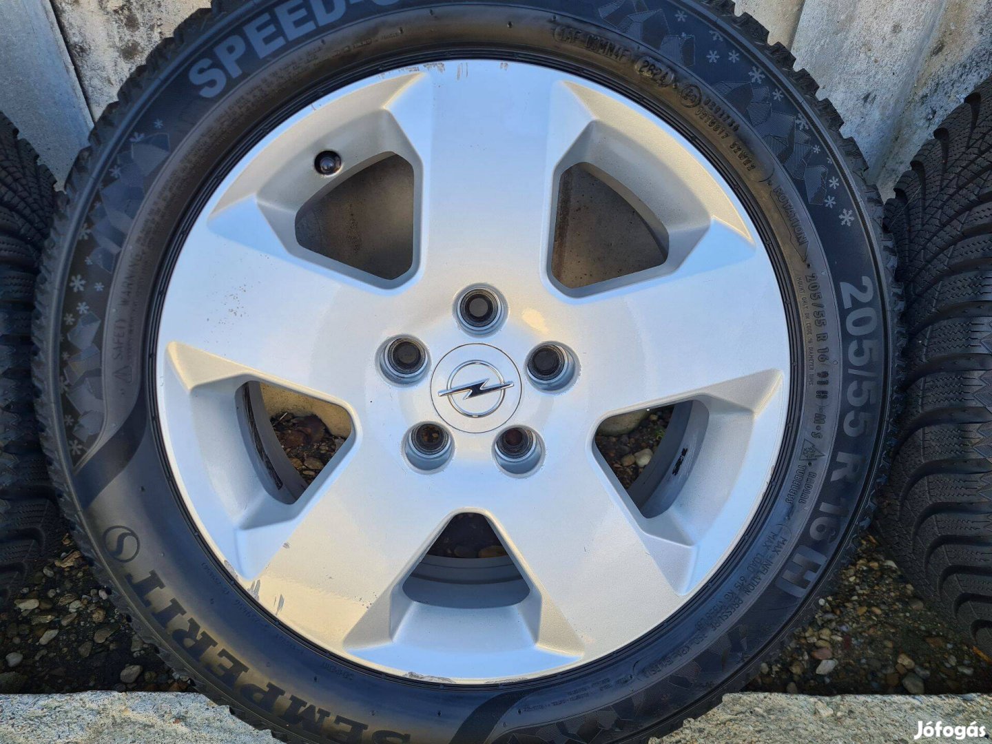Szinte új 205/55 R16 téligumi Opel alufelnivel