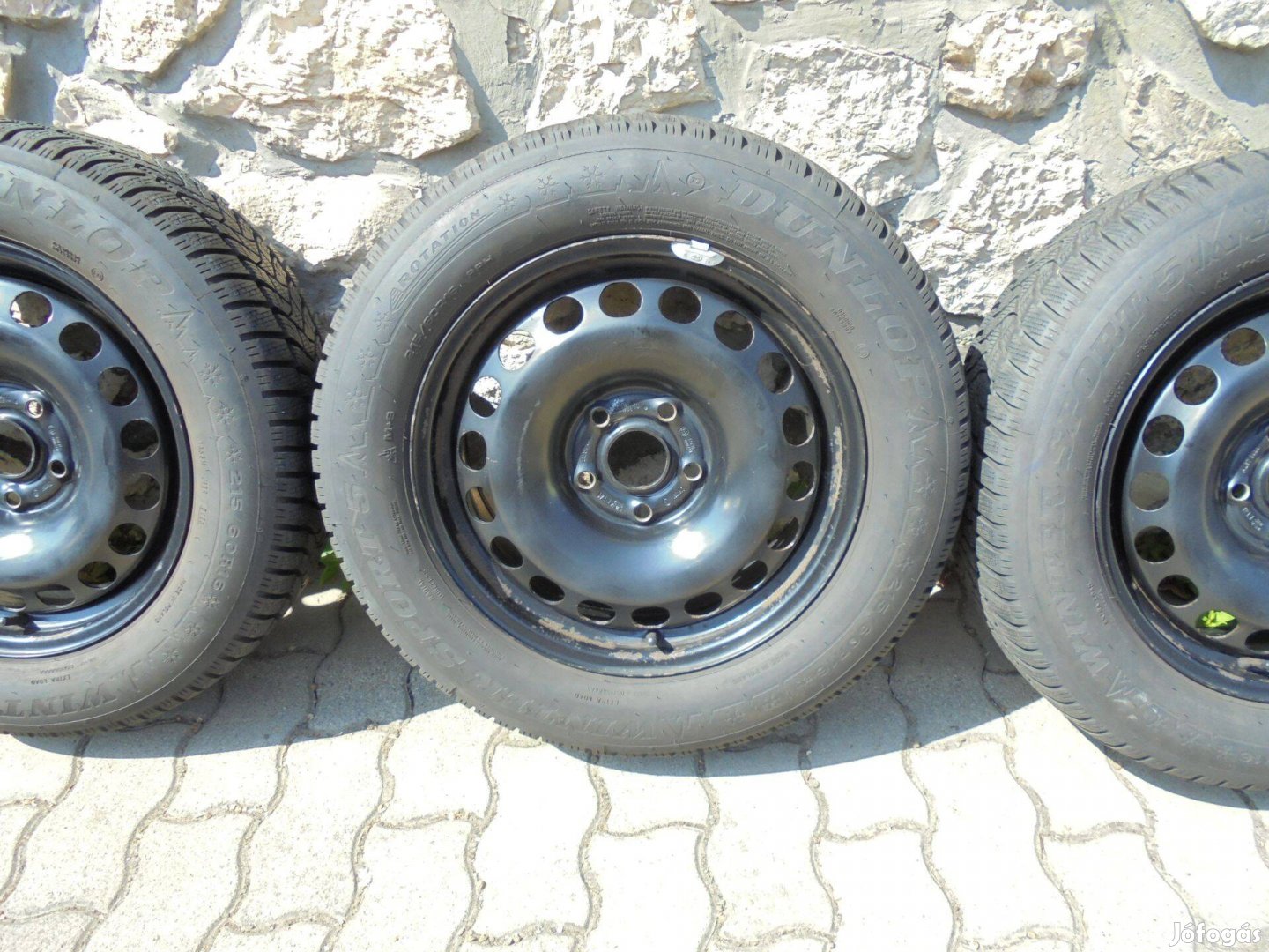 Szinte új 215/60 R 16-os Dunlop téli gumi + lemezfelni eladó