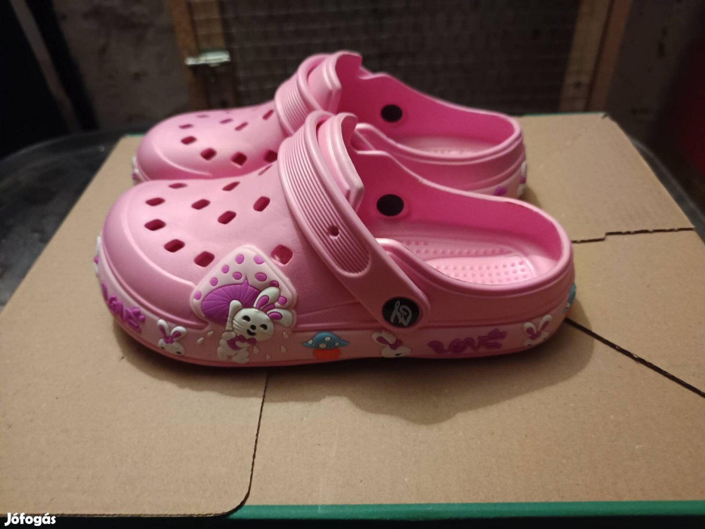 Szinte új 34-es Gyerek papucs eladó