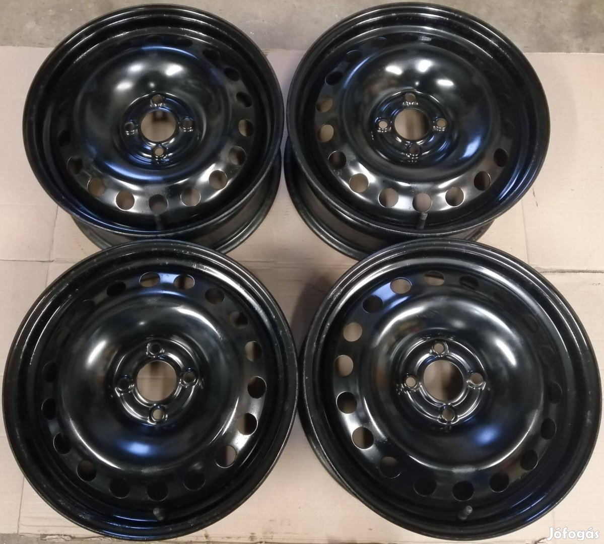 Szinte új 4x100 R16 Renault Dacia Nissan 16 " colos felni acél felni