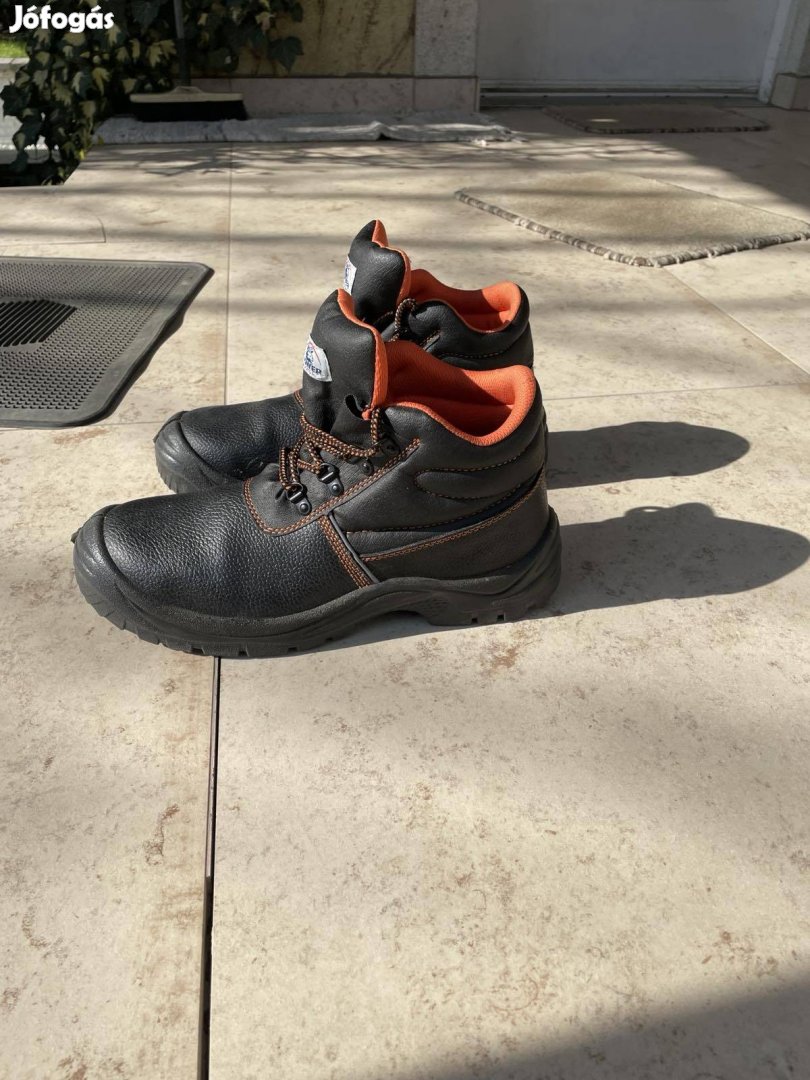 Szinte új Power márkájú acélbetétes acél betétes munkás cipő méret 44