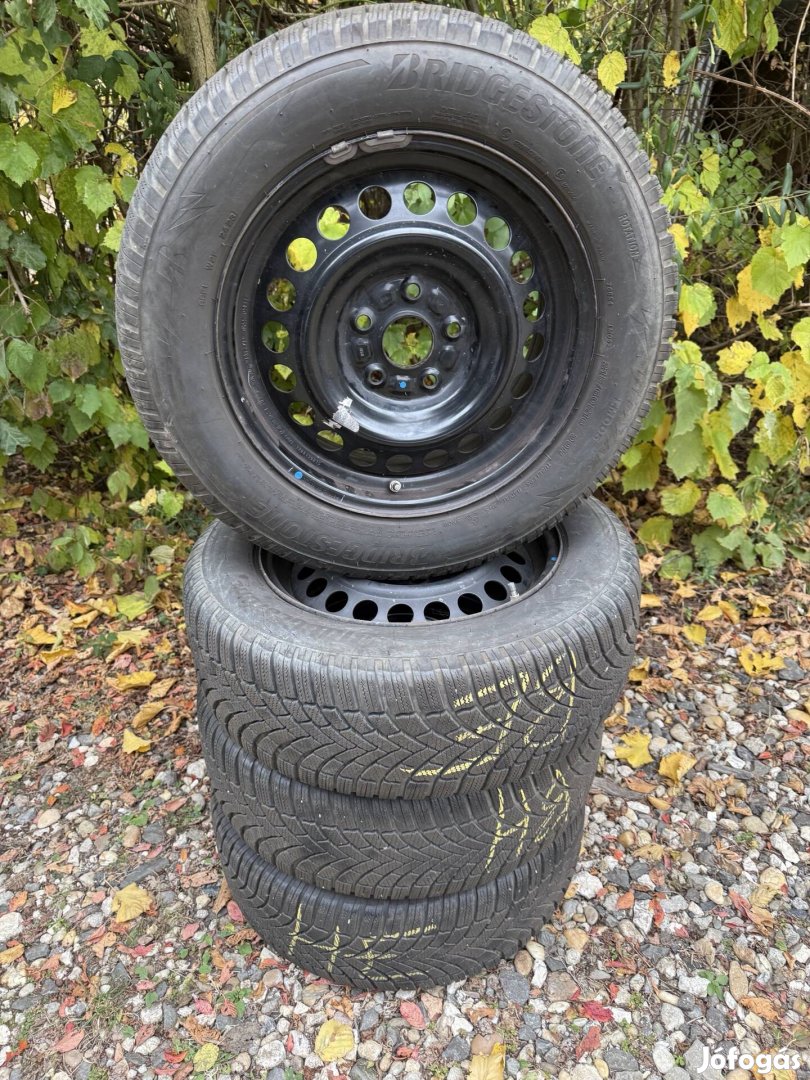 Szinte új Suzuki Vitara Scross 215/60r16 téli gumi