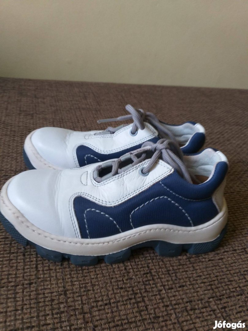 Szinte új gyerek fiú cipő 30 -as olasz bőr