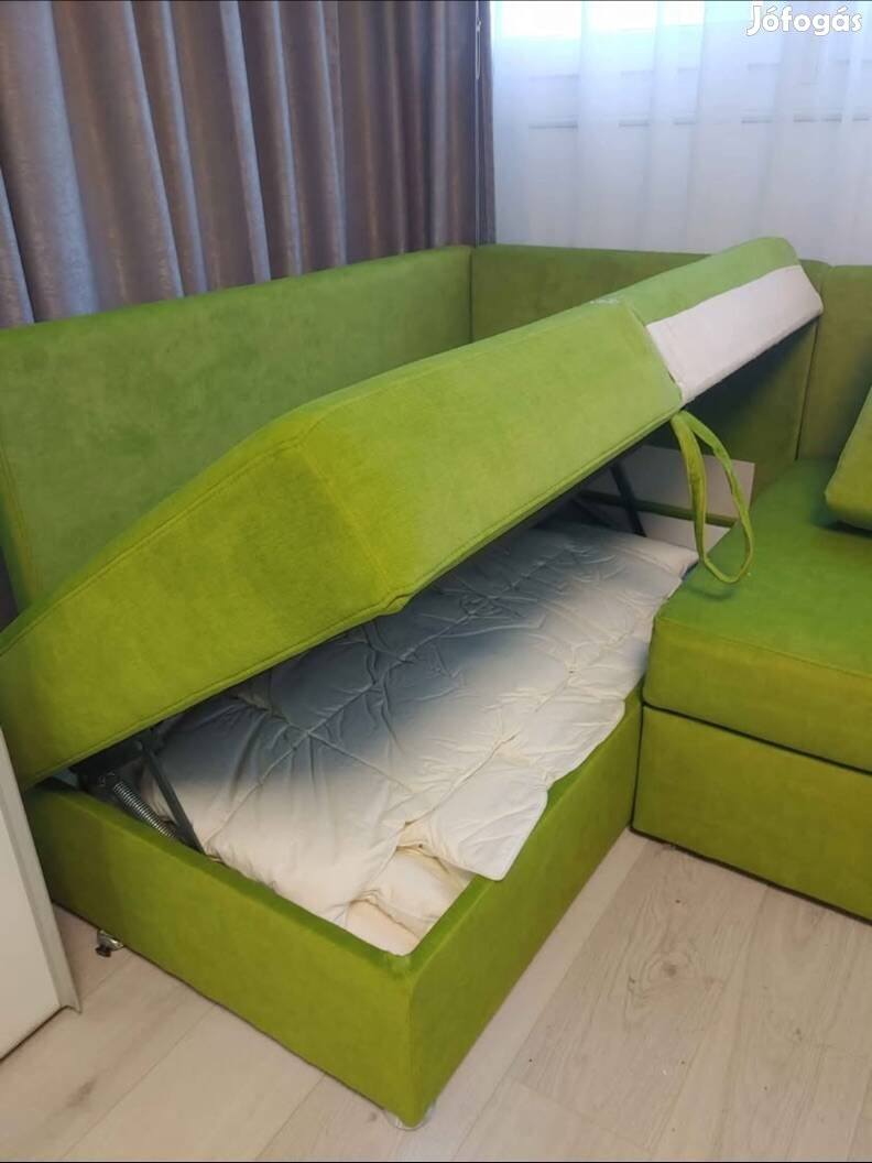 Szinte új sarokkanapé eladó