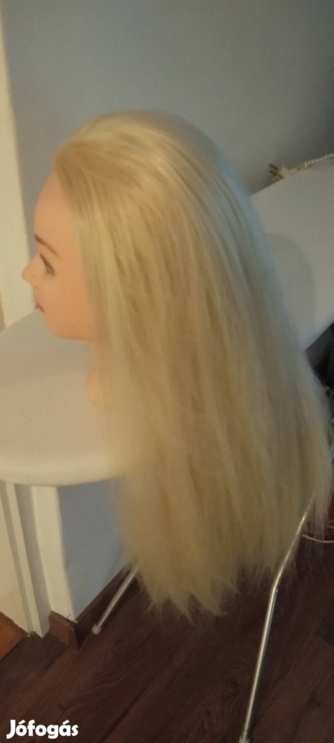 Szintetikus hajú babafej