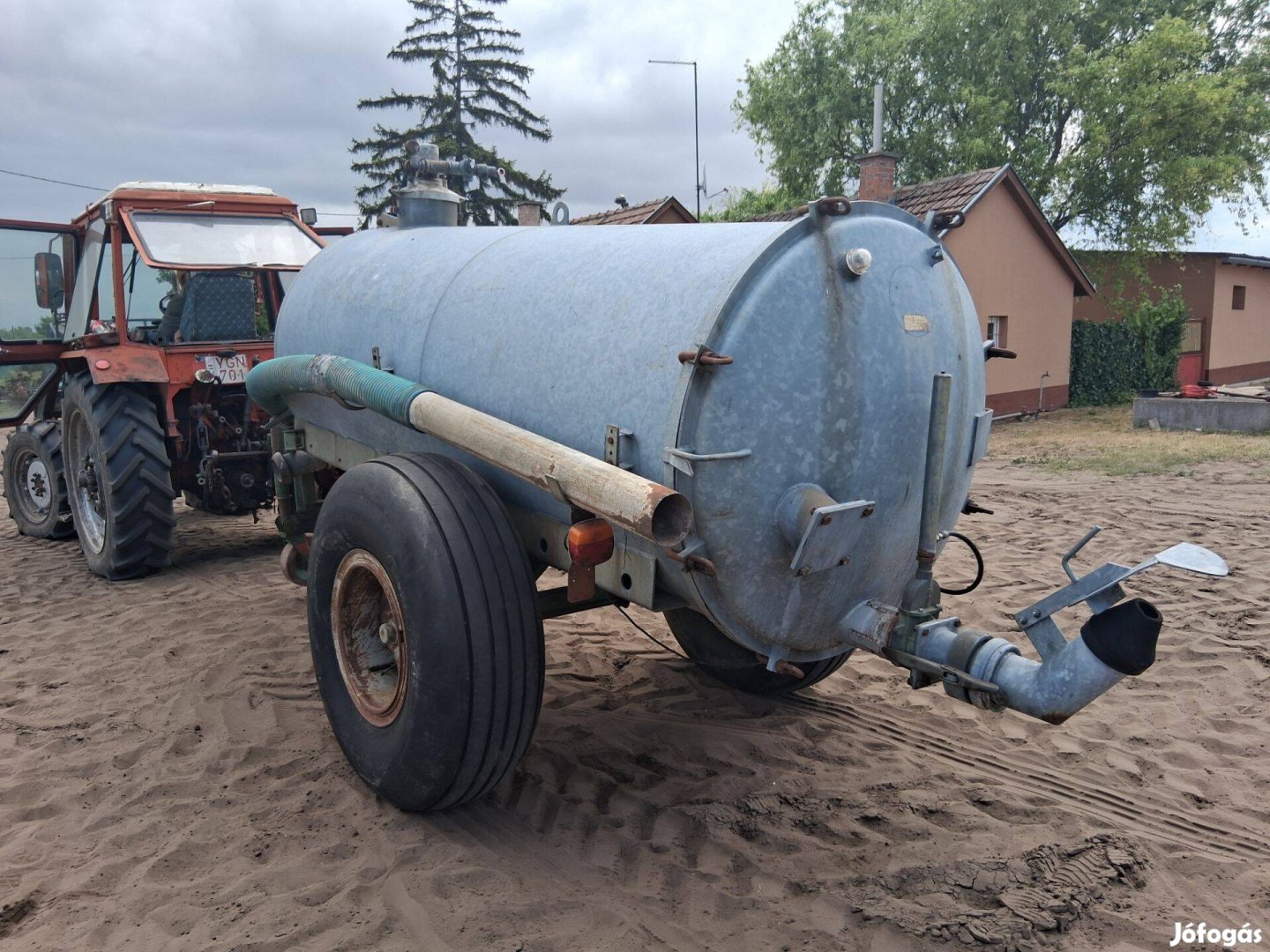 Szippantó horganyzott tartályos 4000 literes