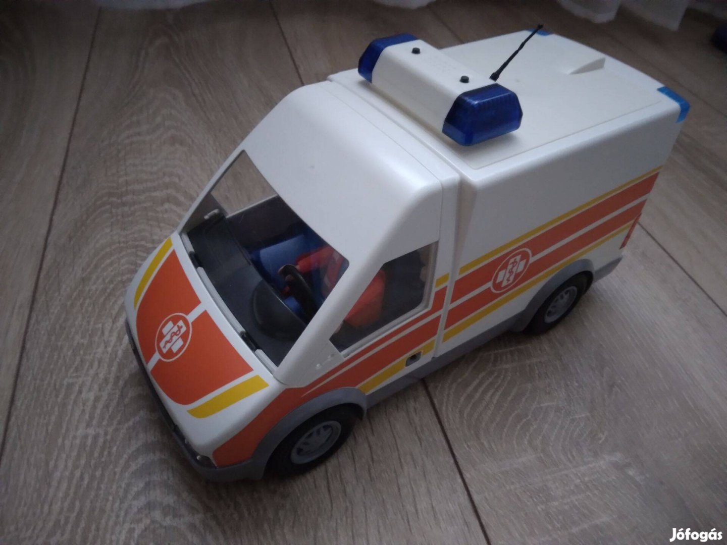 Szirénázó rendőrautó