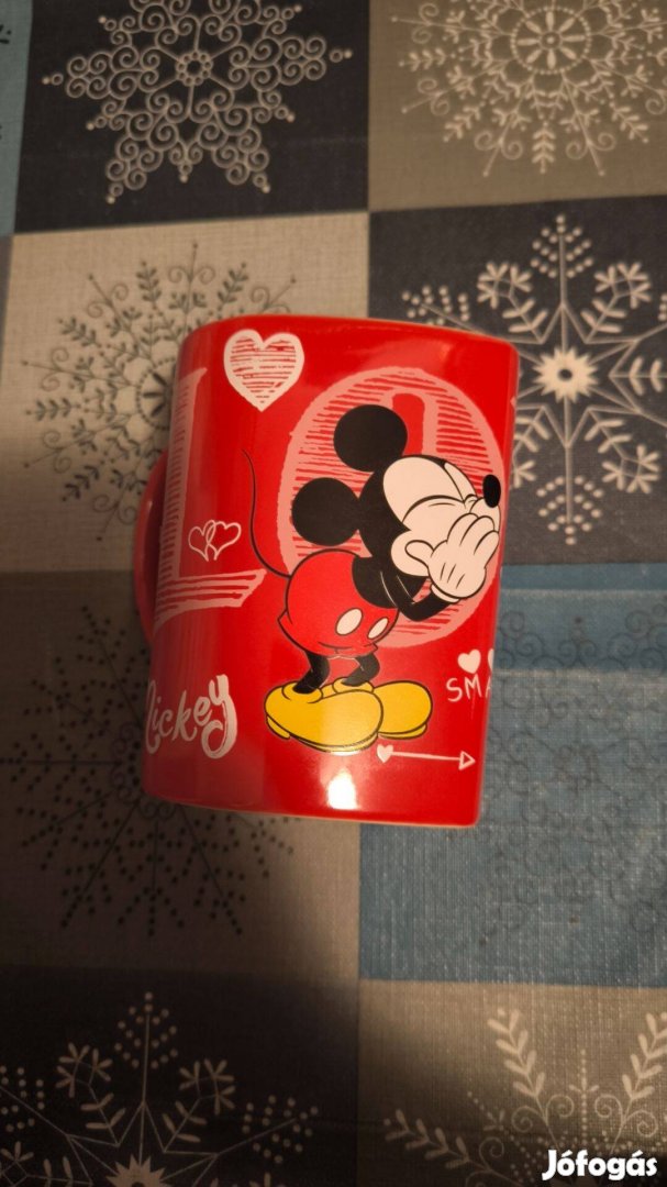 Szív alakú Minnie és Mickey bögre