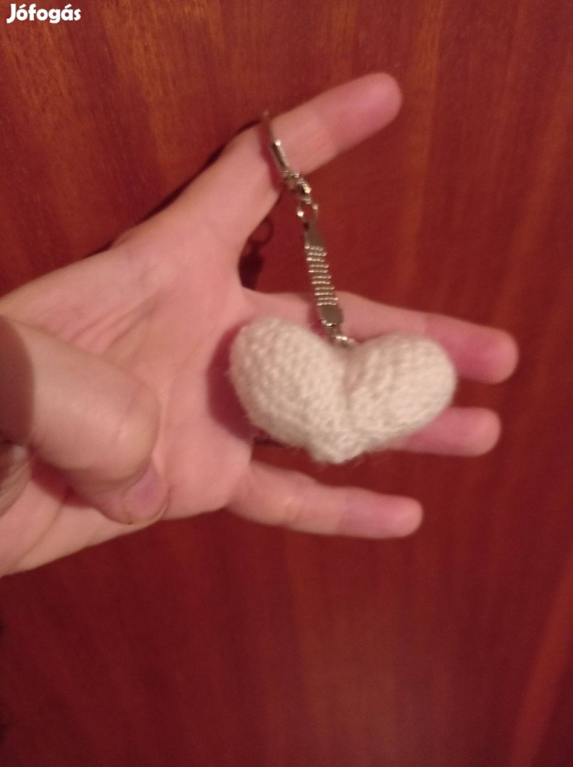 Szív alakú amigurumi (ajándék, kulcstartó)