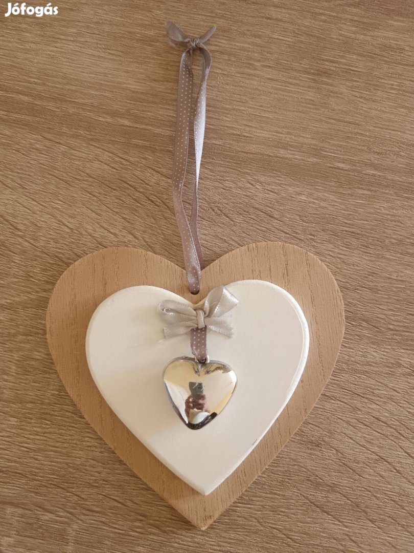 Szív alakú fali akasztós lakásdekoráció