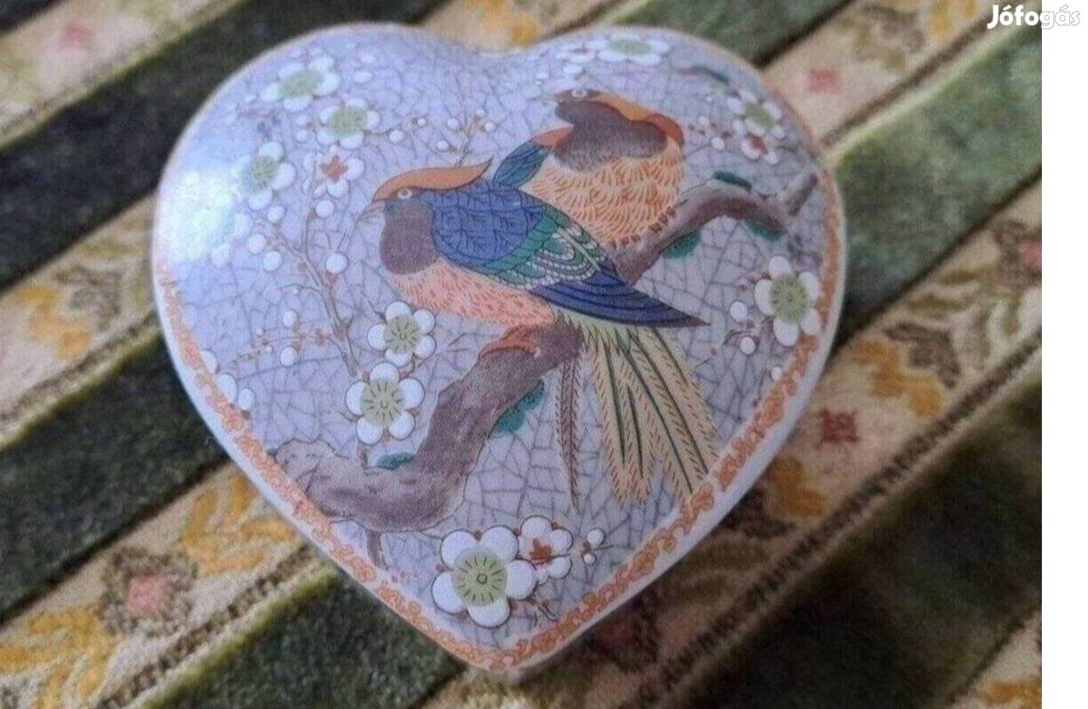 Szív alakú porcelán ékszertartó