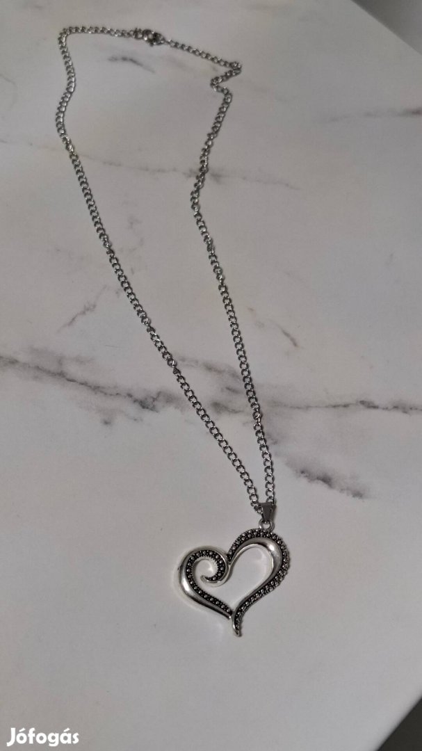 Szív medál nyaklánccal