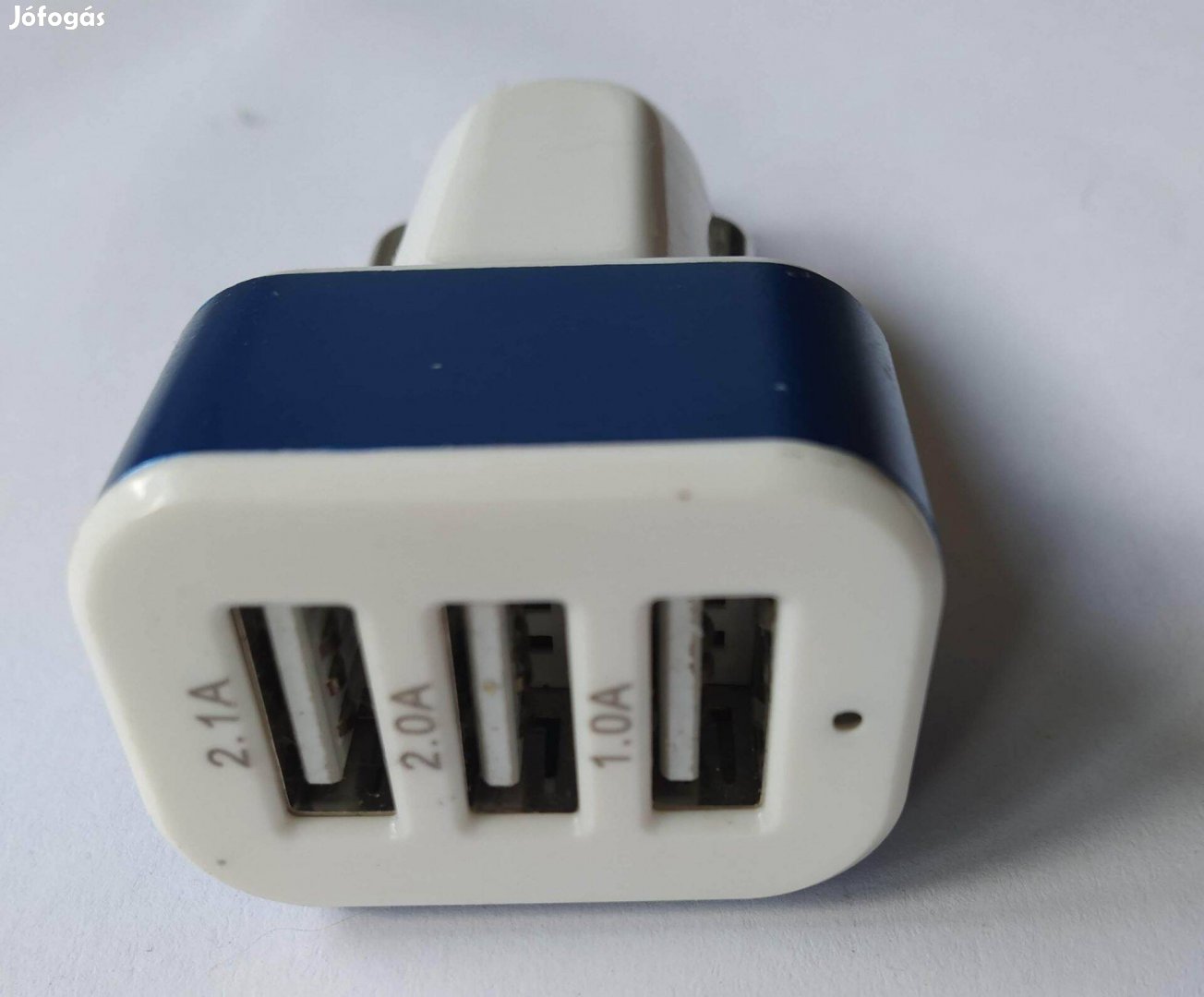 Szivargyújtó autóstöltő Szivargyujtós töltő 3x USB 2.1A 2A 1A 5V