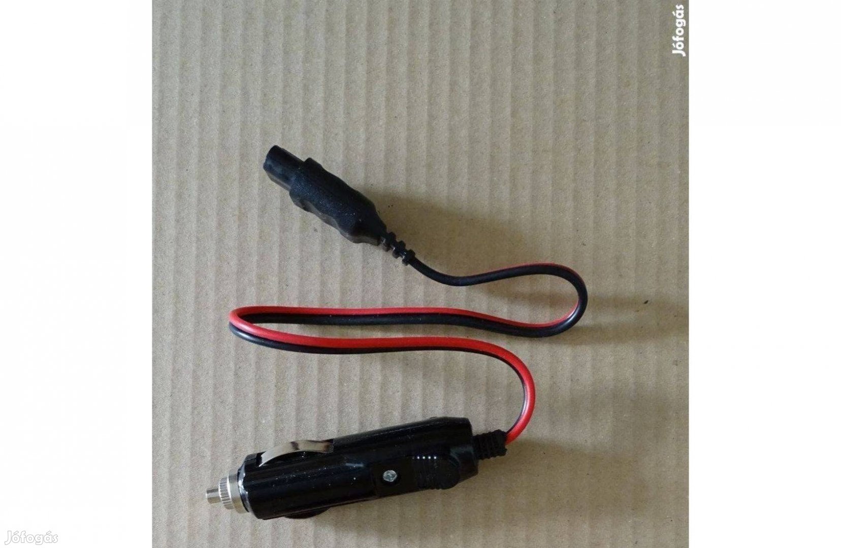 Szivargyújtó csatlakozó 12V-24V