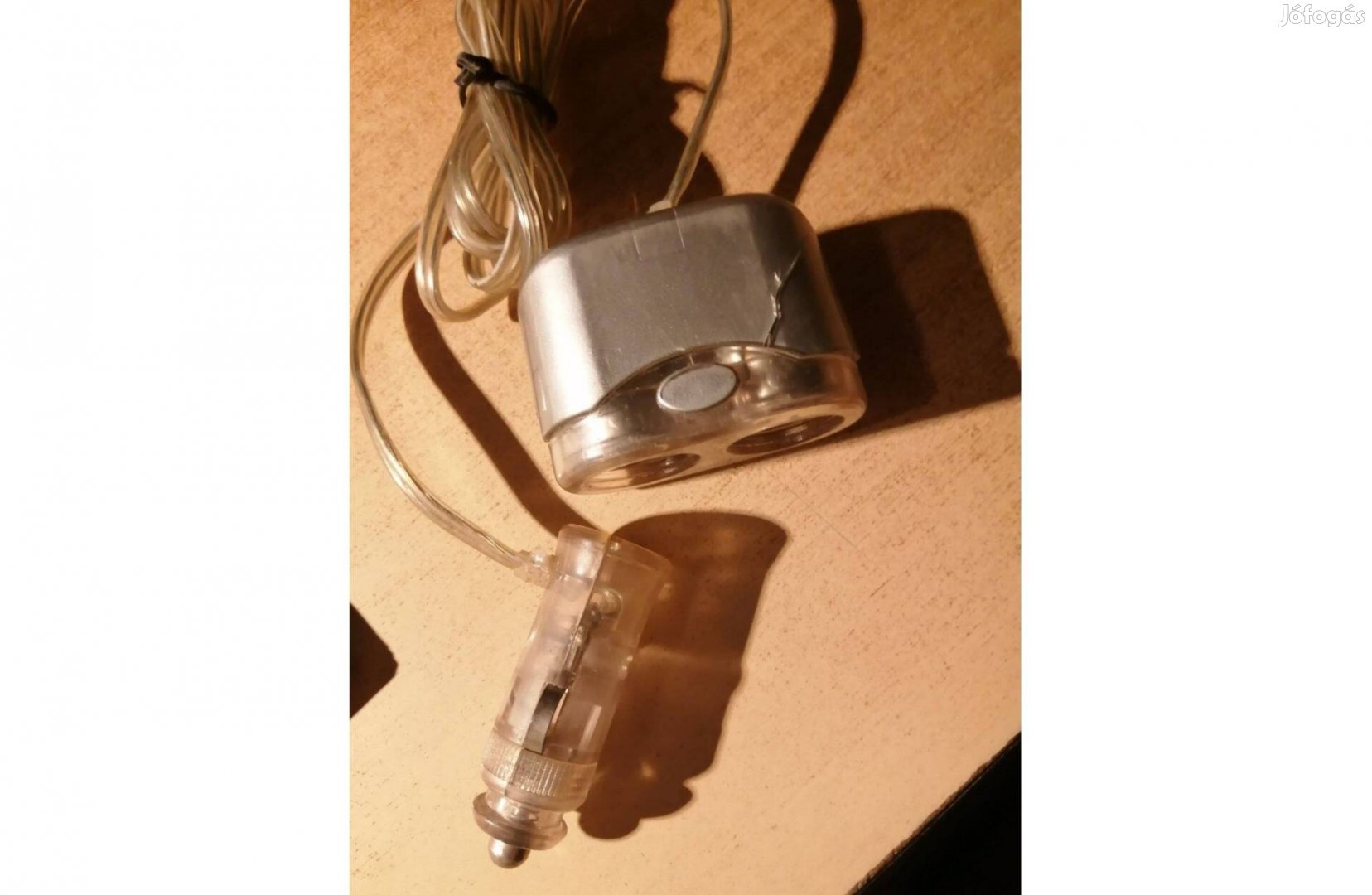 Szivargyújtó elosztó