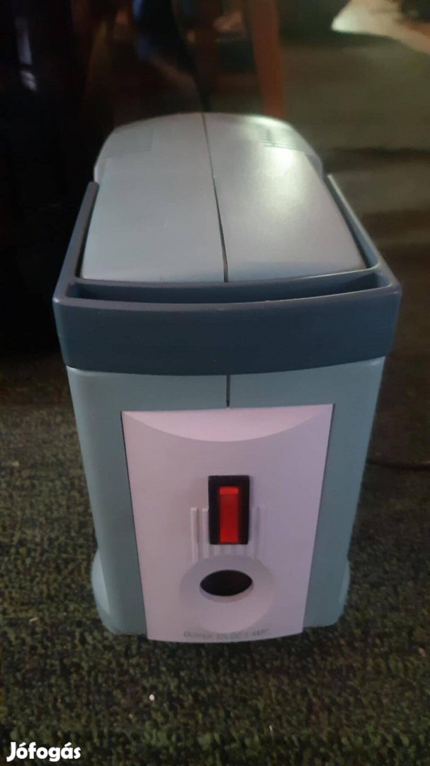 Szivargyújtós inverter 220/12v 5A