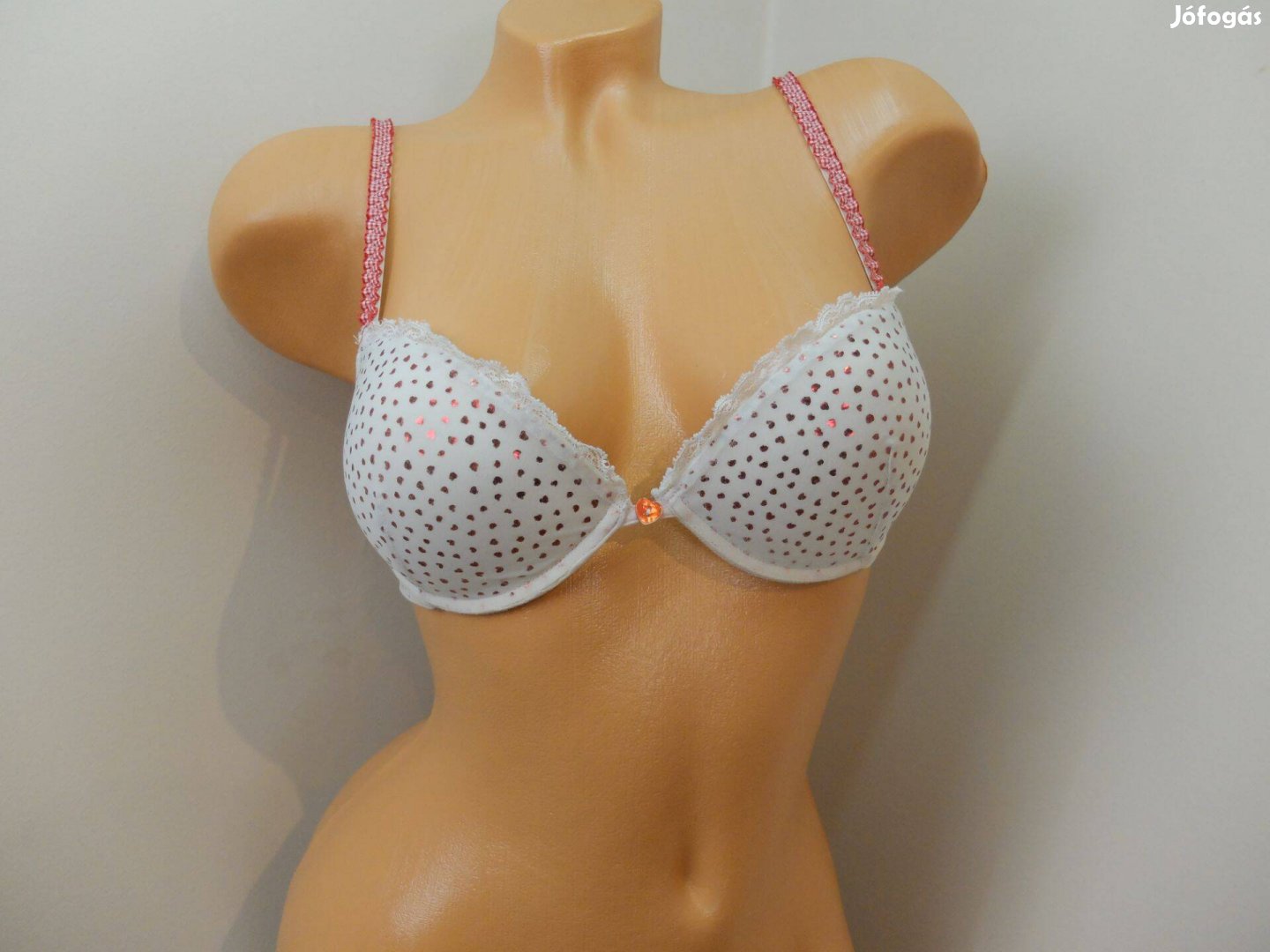 Szivecskés pántos szivacsos push-up melltartó