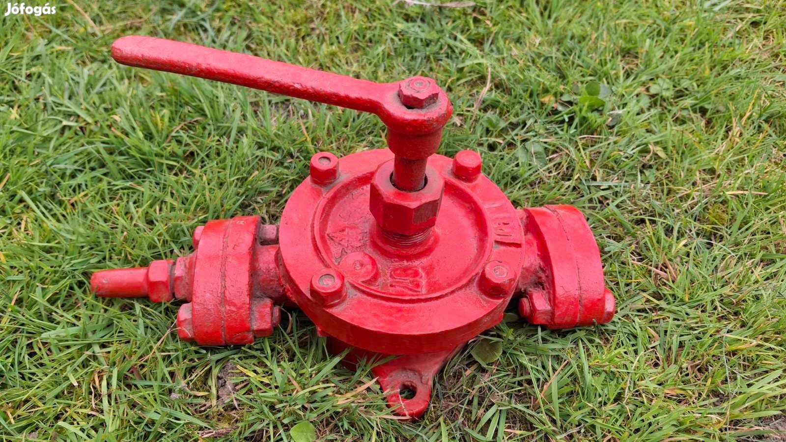 Szívó nyomó kézi szivattyú. Üzemanyag szivattyúzására is