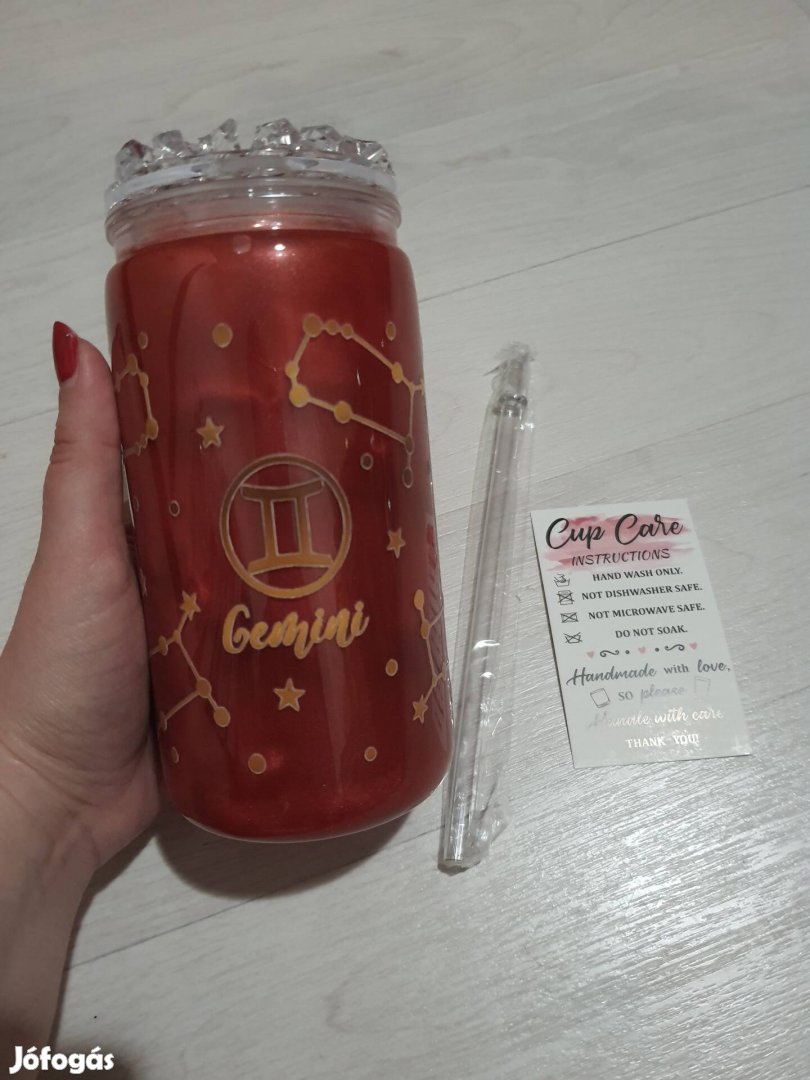 Szívószálas pohár