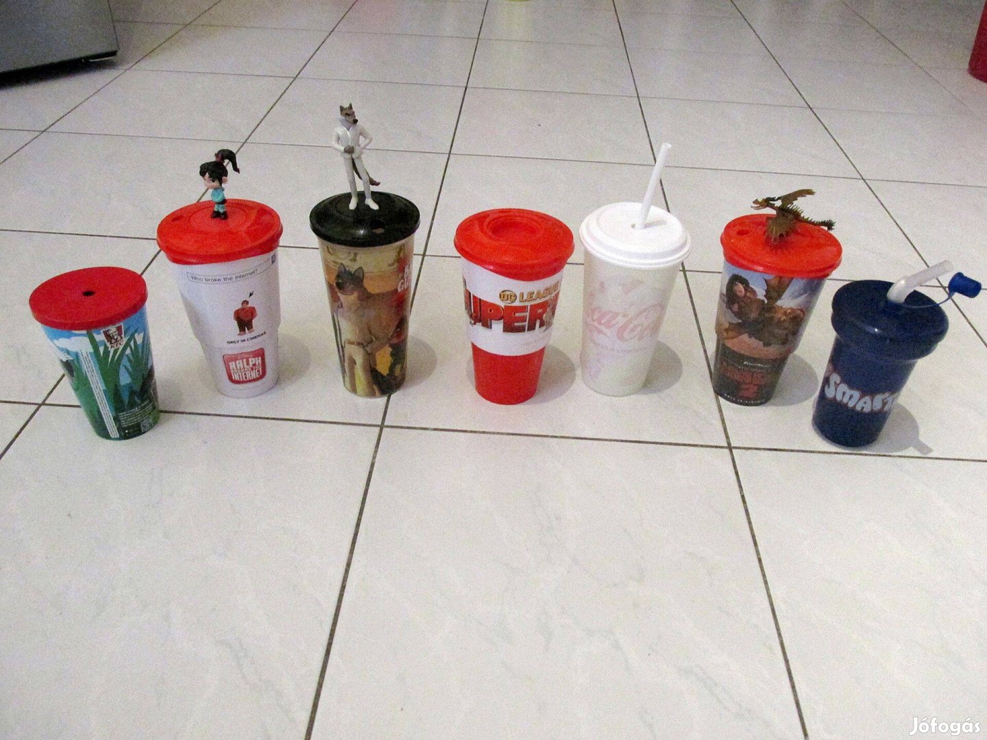 Szívószálas poharak